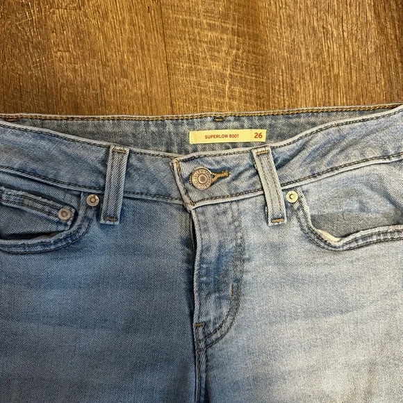 Levi's Women’s Jeans - Picture 3 of 3